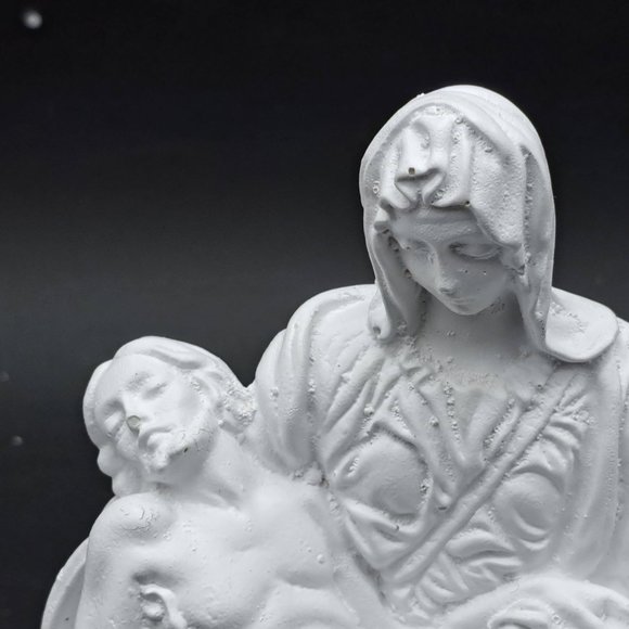Vintage Plaster Statue of The Pieta -Holy Mary Holding - Picture 11 of 11